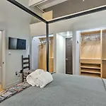 Bright Savannah Loft In Historic District!